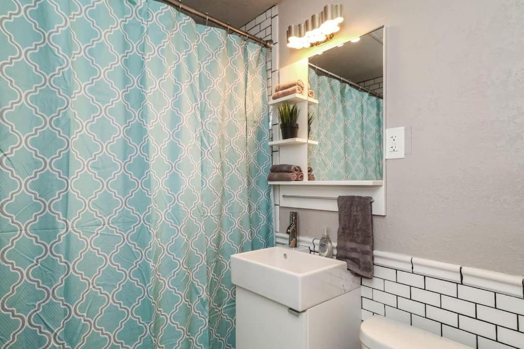 Holly Second Floor 2 King Beds Villa Канзас Сити Екстериор снимка