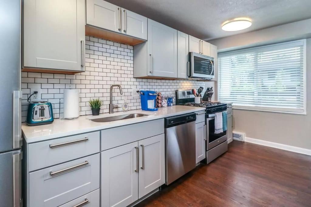 Holly Second Floor 2 King Beds Villa Канзас Сити Екстериор снимка