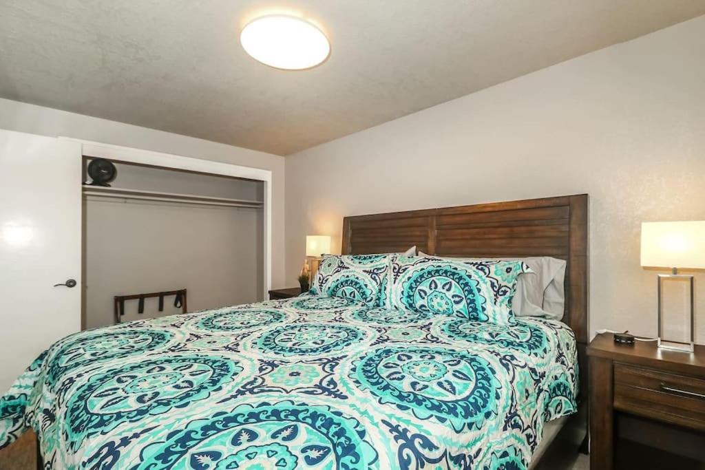 Holly Second Floor 2 King Beds Villa Канзас Сити Екстериор снимка